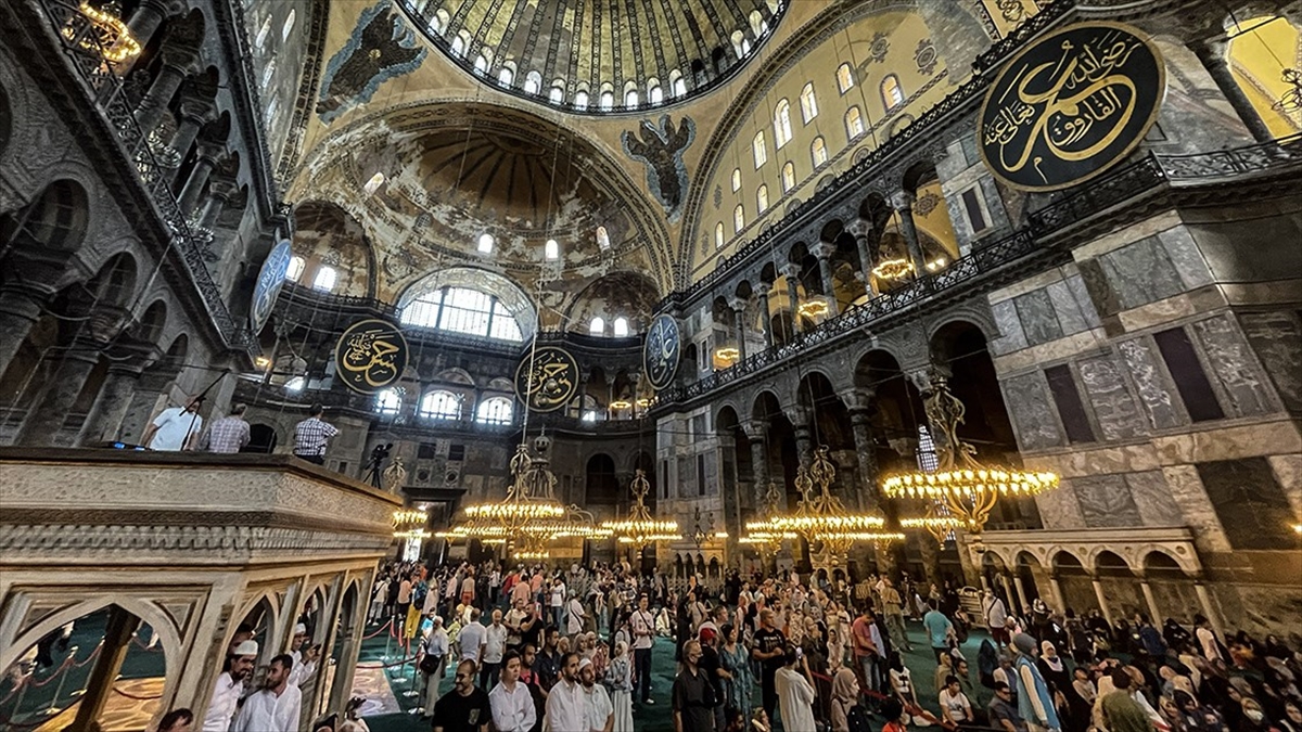 Ayasofya-i Kebir Cami-i Şerifi Yabancı Ziyaretçilere Biletli Olacak