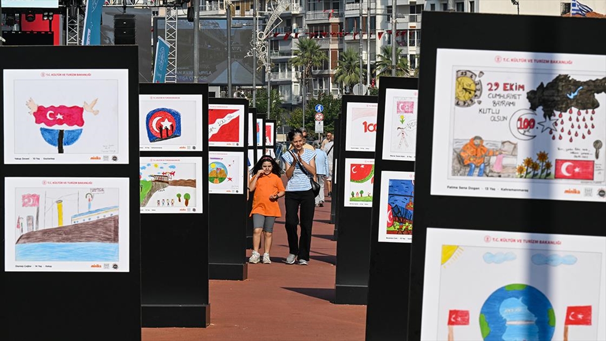 Depremzede Çocukların Cumhuriyet'in 100. Yılı Resimleri İzmir'de Sergileniyor