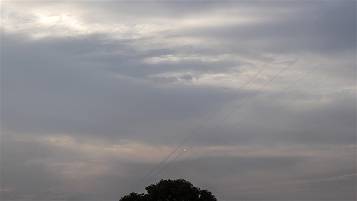 Yemen'deki Husiler, Kızıldeniz'den İsrail'e Yönelik Saldırıları Üstlendi