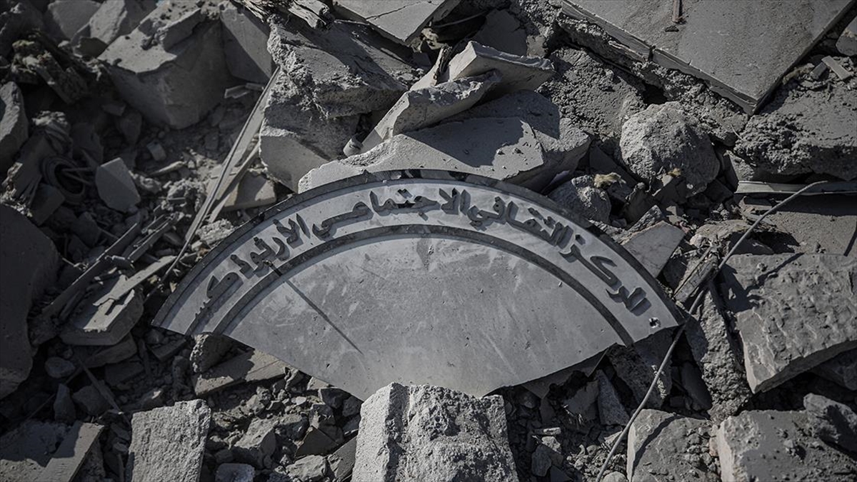 Gazze'de İsrail'in Yerle Bir Ettiği Ortodoks Kültür Merkezi'nin Yıkıntıları Görüntülendi