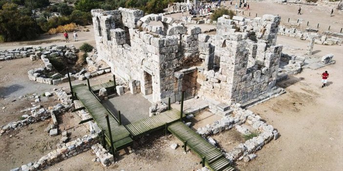 Kaunos Antik Kenti'ndeki Kazılarda Osmanlı Dönemi Türbe Kalıntılarına Rastlandı