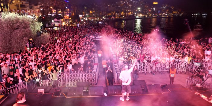 KUŞADASI YAZA ‘CEZA’ KONSERİ İLE VEDA ETTİ