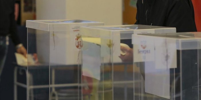 Sırbistan'da Halk, Erken Genel Seçimler İçin 17 Aralık'ta Sandığa Gidecek