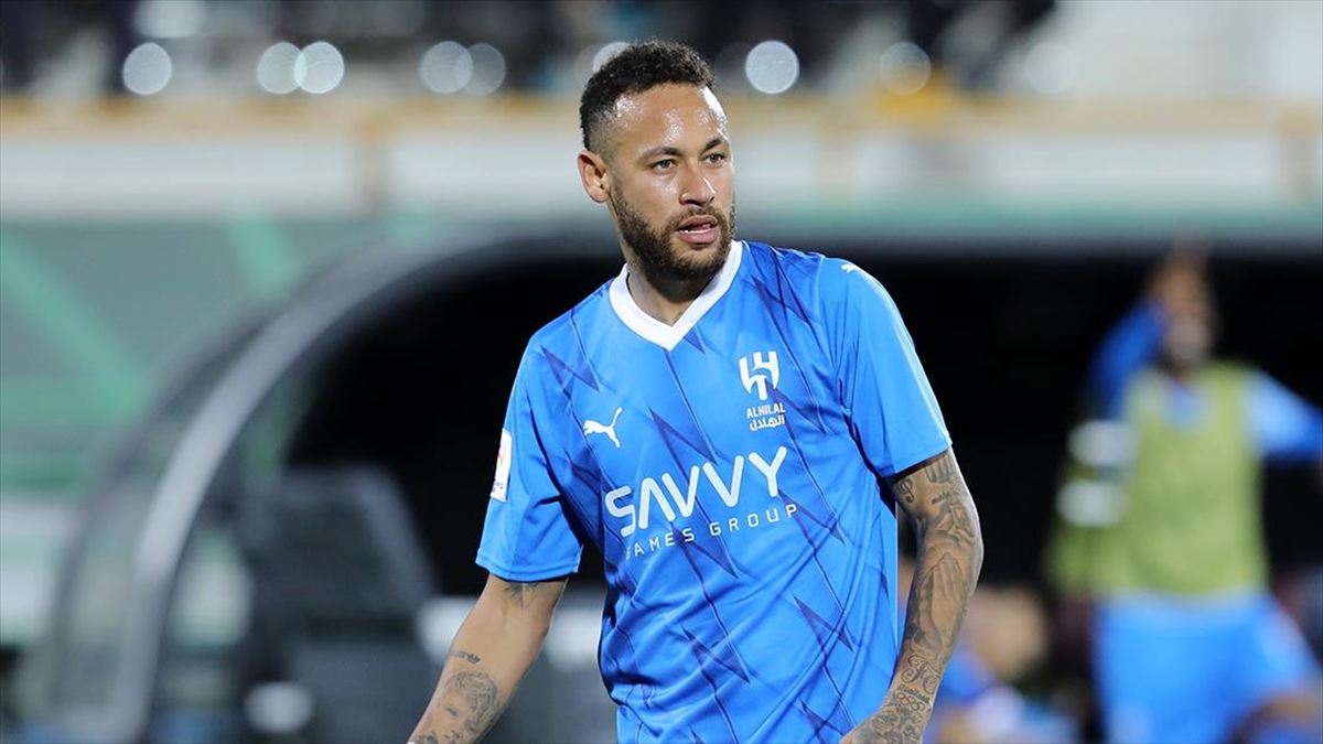 Neymar, Sakatlığı Nedeniyle 10 Ay Sahalardan Uzak Kalacak