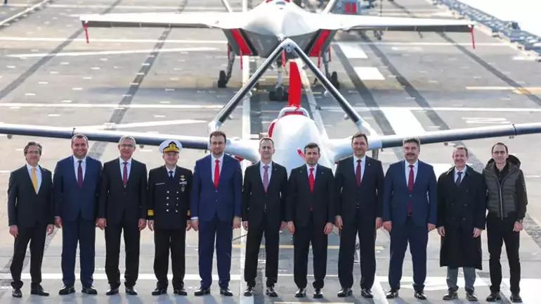 Selçuk Bayraktar 2025 yılını işaret ederek açıkladı: Dünya muharebesinde devrim yapacaklar