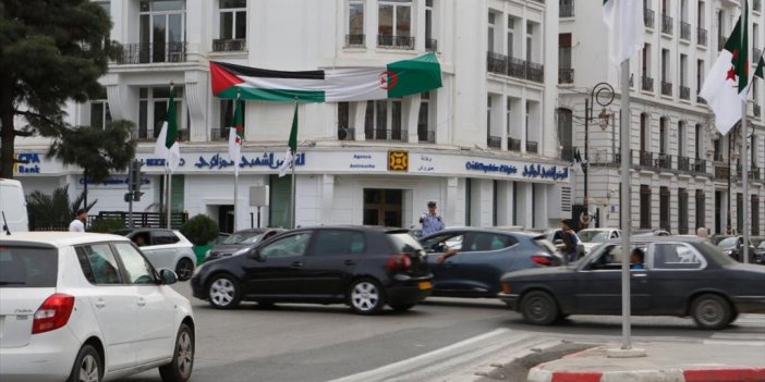 Cezayirliler, Arap Devletlerinin Gazze’ye Asker Göndermesini İstiyor