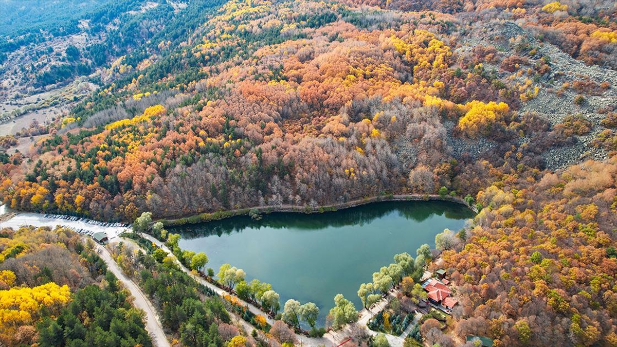 Ankara'nın Karagöl Tabiat Parkı'nda Sonbahar Renkleri Hakim Oldu