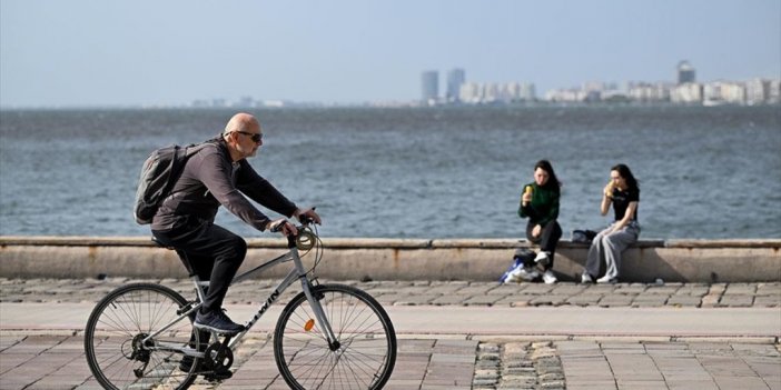 İzmir'de Hava Sıcaklığı 30,2 Dereceyle Son 64 Yılın En Yüksek Kasım Değerine Ulaştı