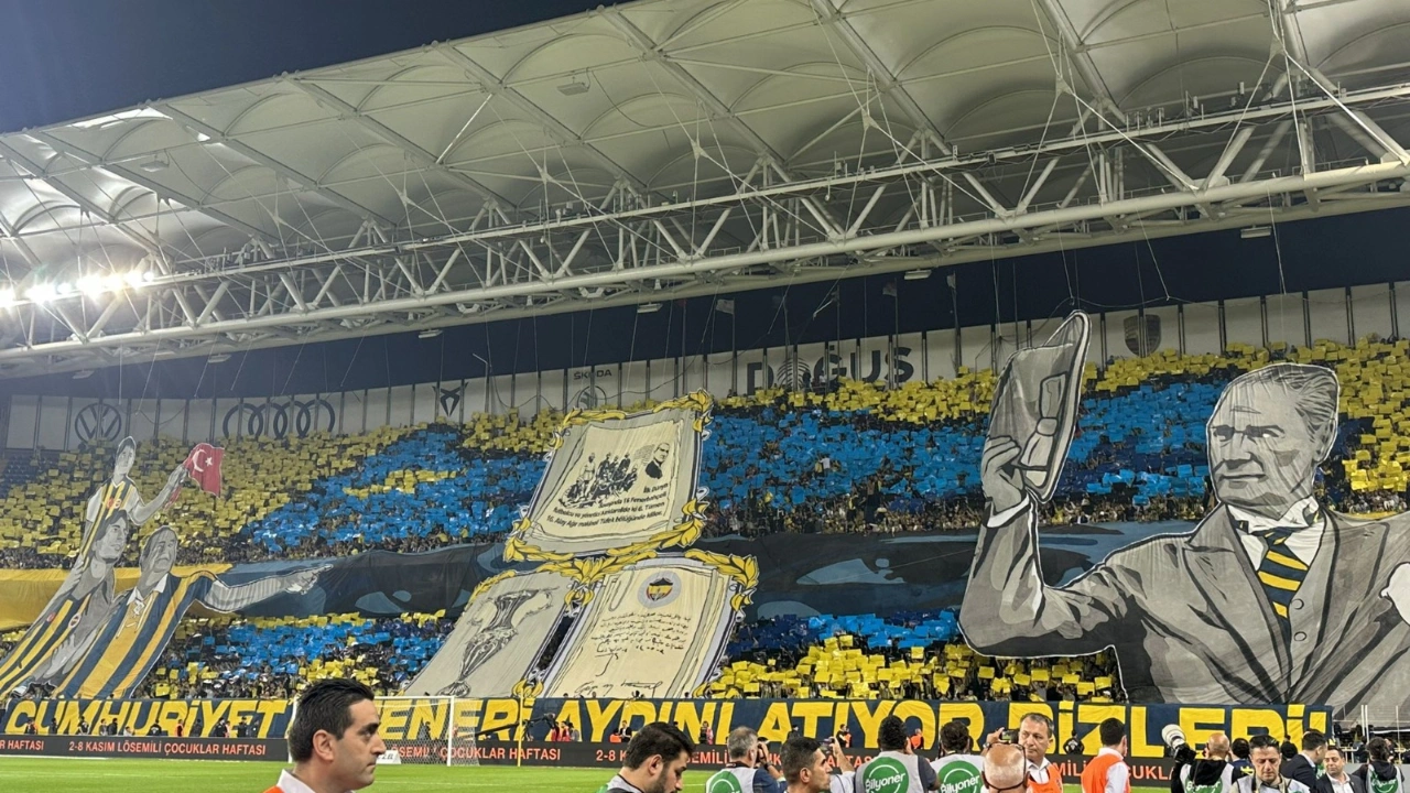Fenerbahçe taraftarlarından muhteşem '100. yıl' koreografisi