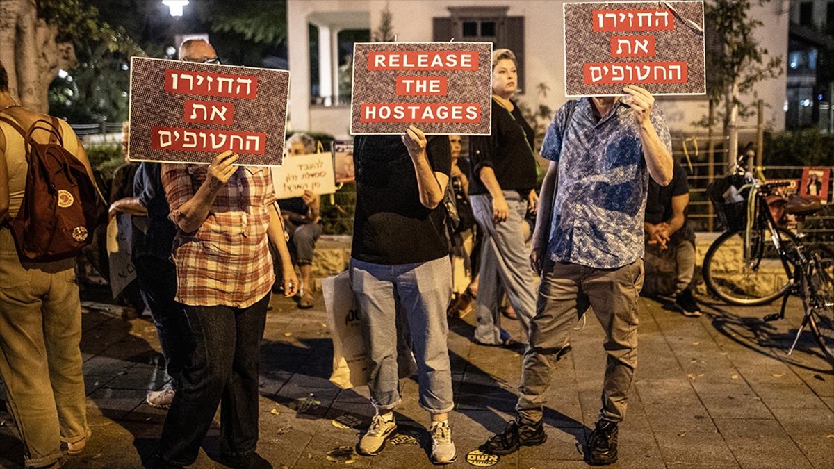 Gazze’de Ateşkes İsteyen İsrailliler, Tel Aviv’de Gösteri Düzenledi