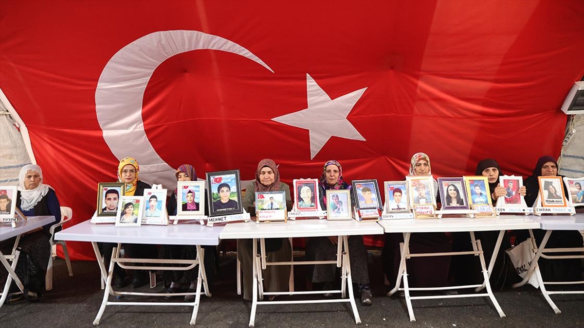 Diyarbakır Anneleri Evlat Nöbetini Kararlılıkla Sürdürüyor