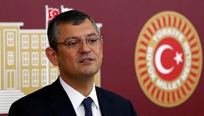 CHP'nin yeni genel başkanı Özgür Özel kimdir?