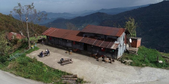 Tarihi Handaki "taş Ocak" Yıllardır Misafirleri İçin Yanıyor
