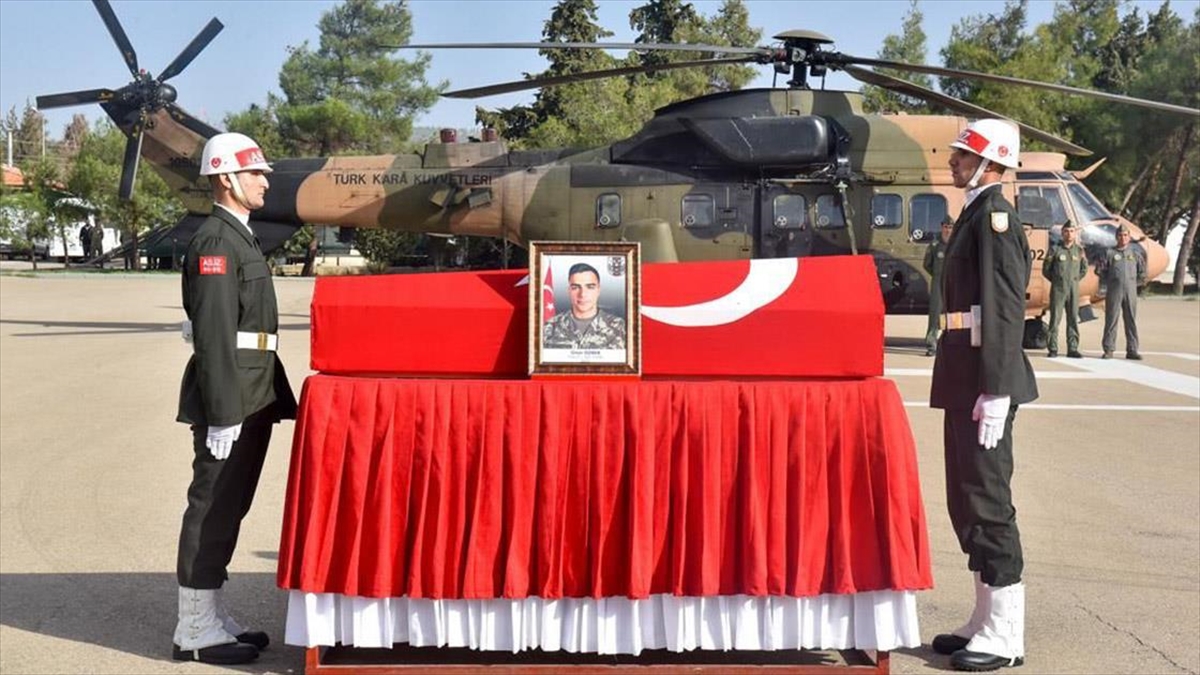 Şehit Piyade Sözleşmeli Er Onur Özbek'in Naaşı Memleketine Gönderildi