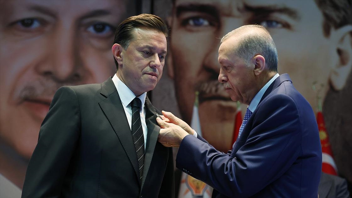 İyi Partiden İstifa Eden Eskişehir Milletvekili Hatipoğlu, Ak Parti'ye Katıldı