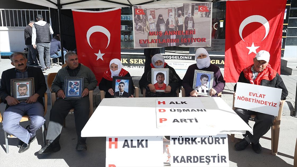 Muşlu Aileler, Hdp Önündeki Eylemlerine Devam Ediyor