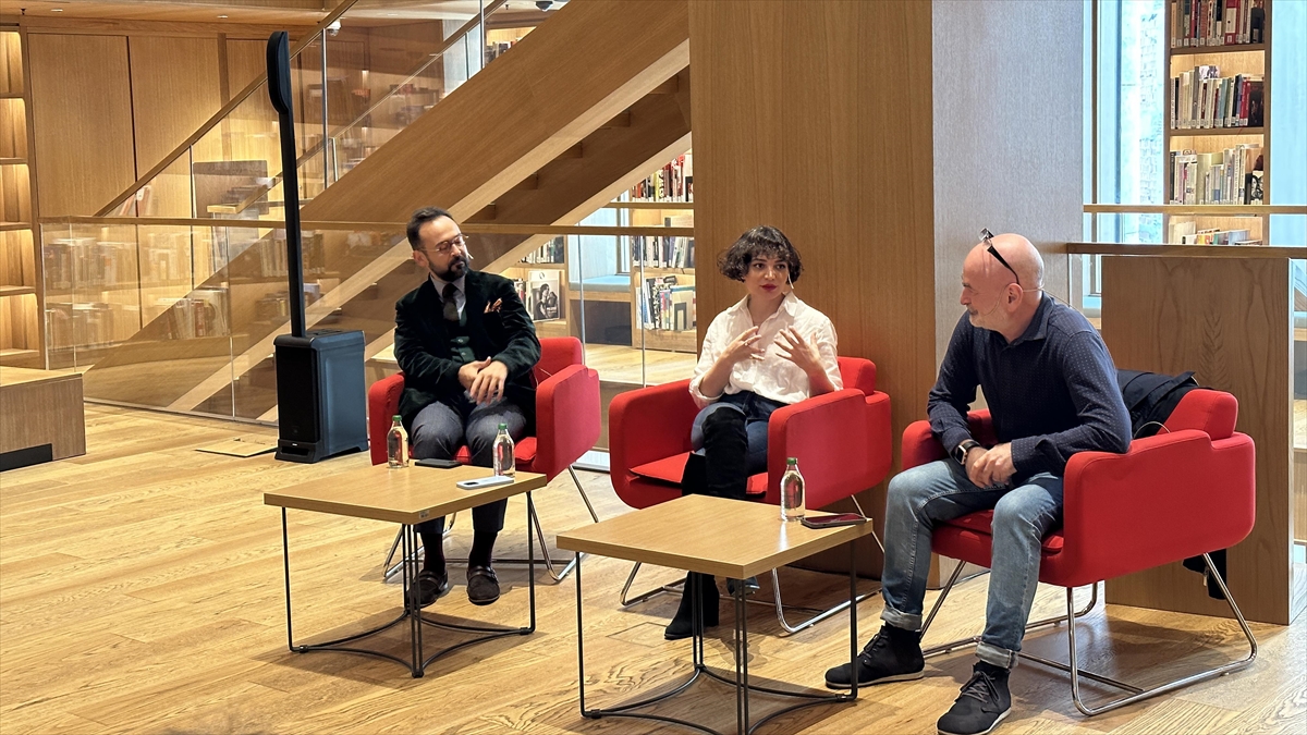 Akm'de "kamusal Sanat, Kentlilik Ve Kent" Konuşuldu