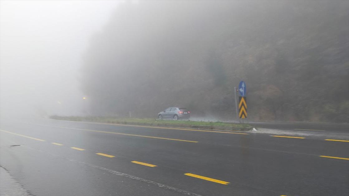 Bolu Dağı'nda Sağanak Ve Sis Etkili Oluyor