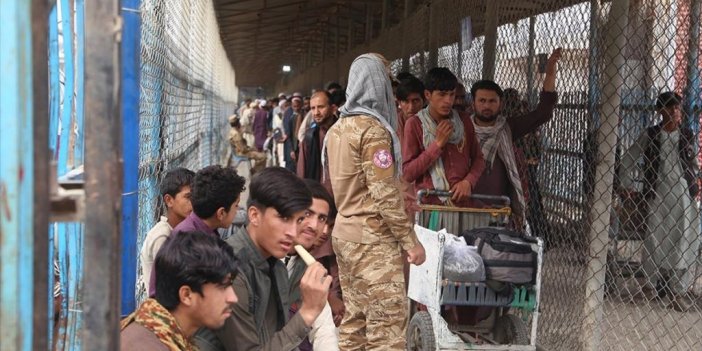 Afganistan-pakistan Sınırında Ülkelerine Dönen Afgan Göçmenlerin Yoğunluğu Devam Ediyor