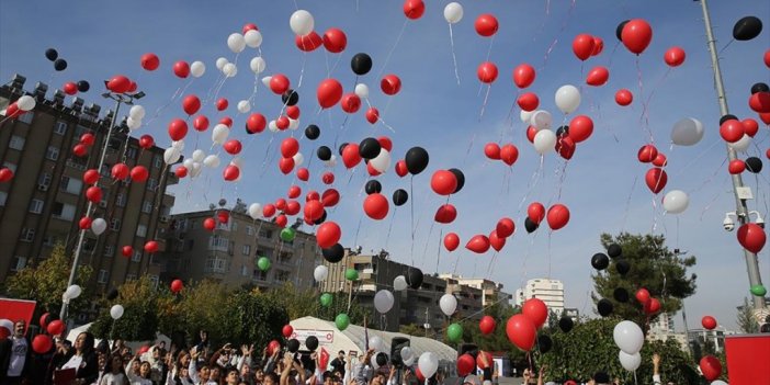 İsrail'in Saldırılarında Hayatını Kaybeden Filistinli Çocuklar İçin Gökyüzüne Balon Bırakıldı
