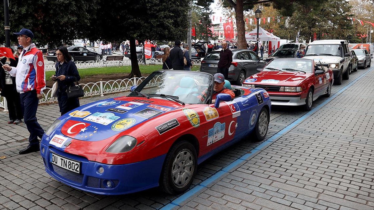 17. Doğu-batı Dostluk Rallisi'nin Startı Sultanahmet Meydanı'nda Verildi
