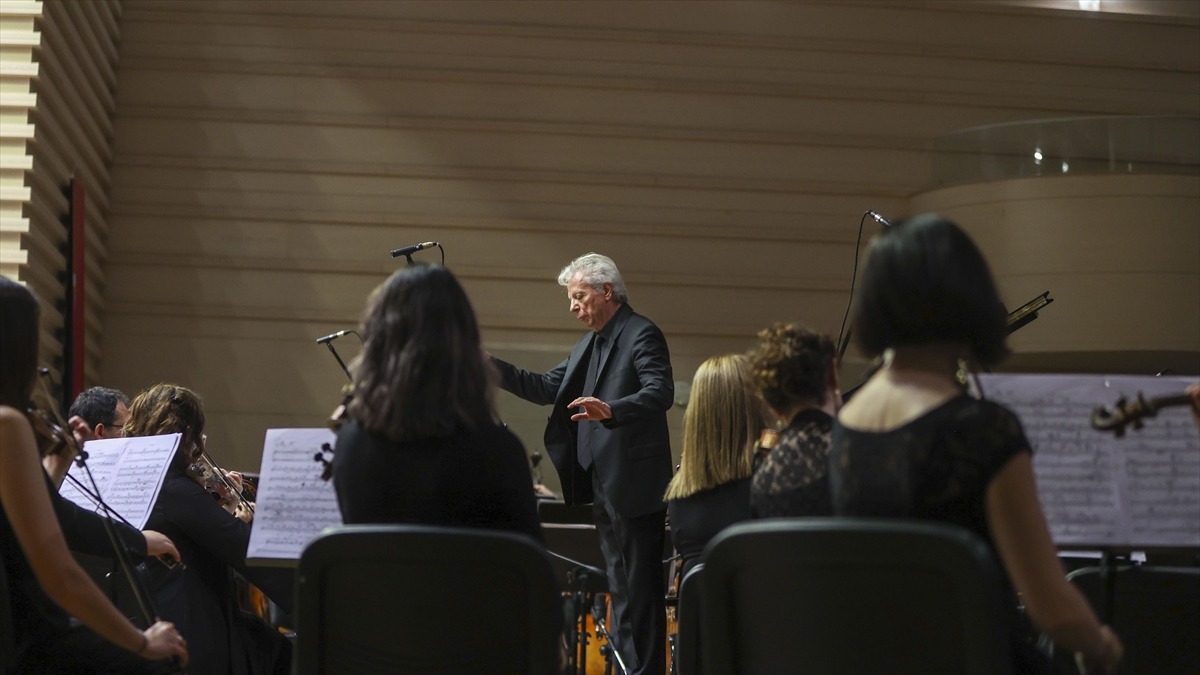 Hacettepe Üniversitesi Senfoni Orkestrası, Atatürk'ü Senfonik "85 Yıllık Özlem" Konseriyle Andı
