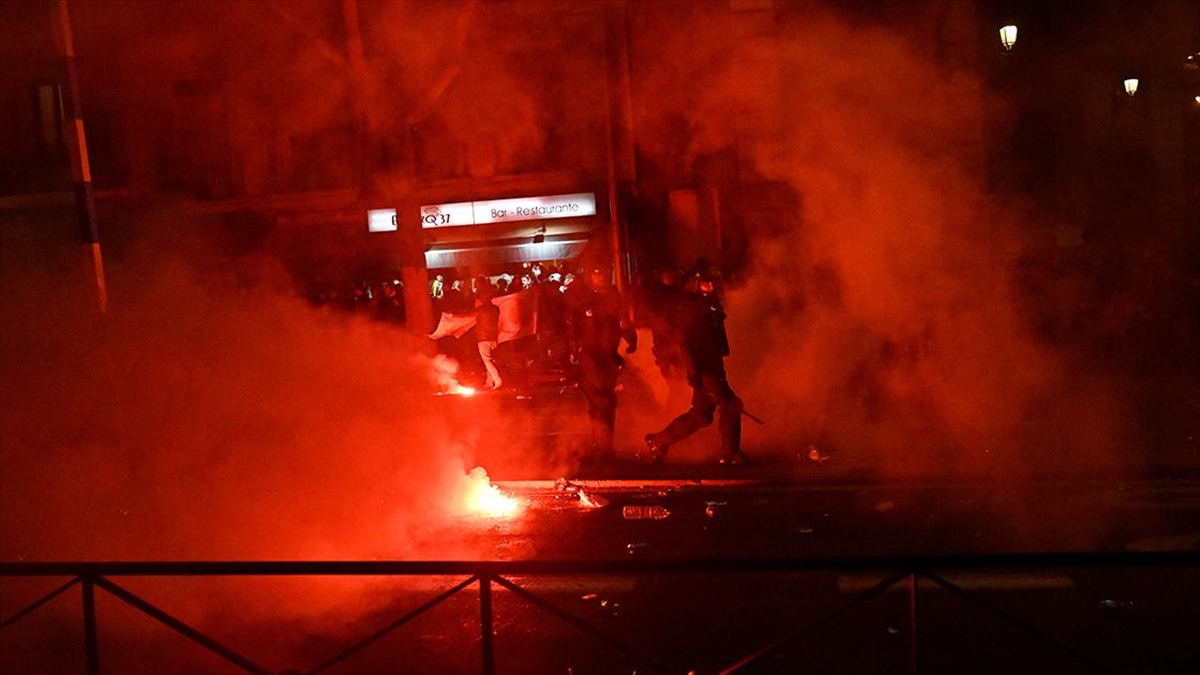 Ayrılıkçı Katalanlara Affa Karşı Madrid'de Yapılan Gösteri Olaylı Sona Erdi