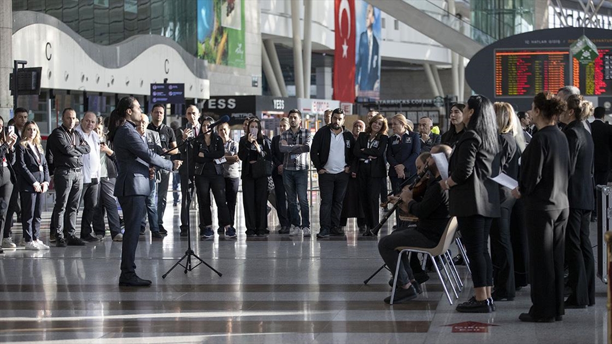 Esenboğa Havalimanında "atatürk Fotoğrafları Sergisi" Açıldı