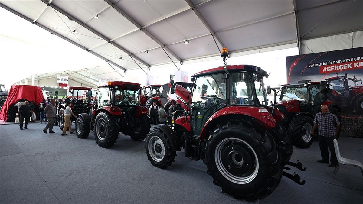 Türktraktör Ürettiği 3 Traktörden 1'ini İhraç Etti