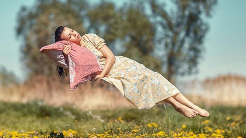 Uykuya dalarken düşme hissi neden oluşur?