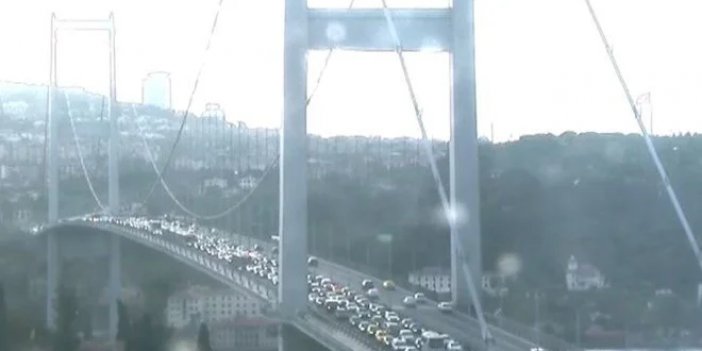 Zincirleme kaza 15 Temmuz Şehitler Köprüsü'nü kilitledi