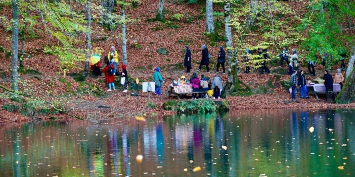 Yedigöller, Sonbahar Renkleri Eşliğinde Ziyaretçilerini Ağırlıyor