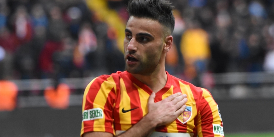 Fenerbahçe Deniz Türüç İle 3 Yıllık Sözleşme İmzaladı