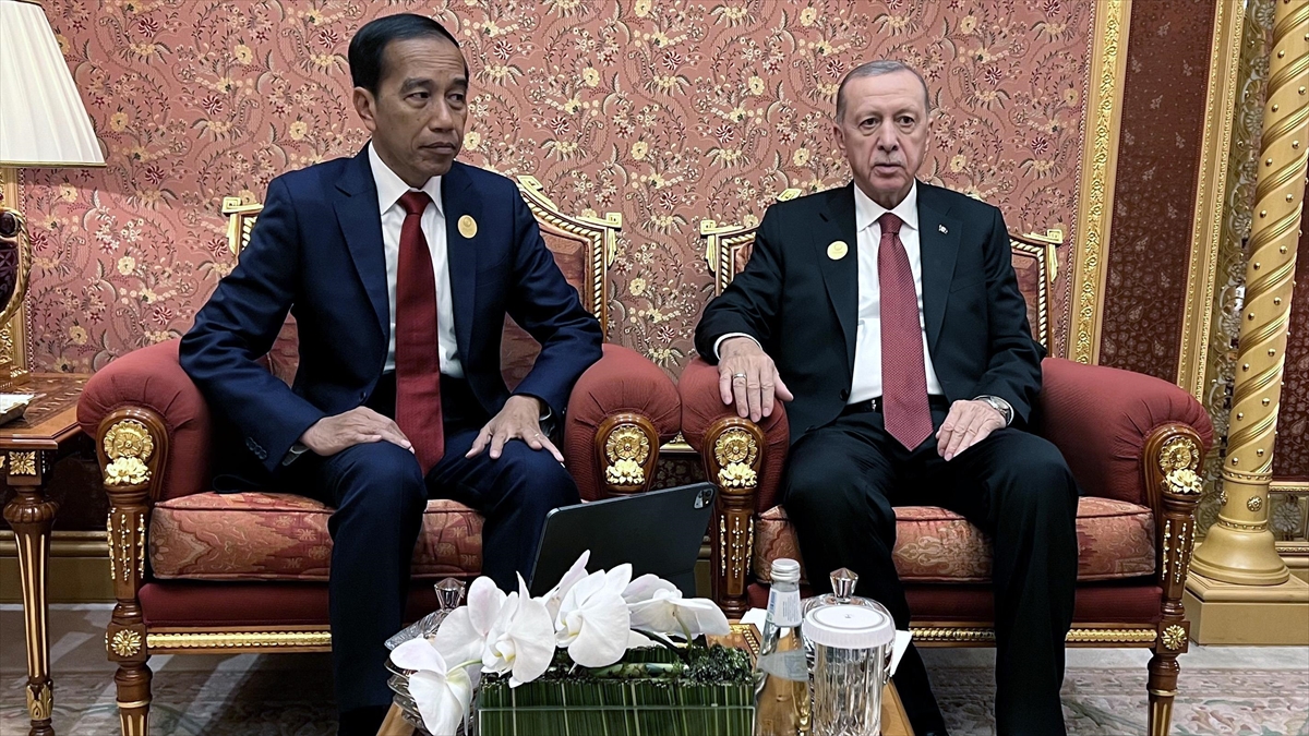 Cumhurbaşkanı Erdoğan, İit Zirvesinde Liderlerle Görüştü