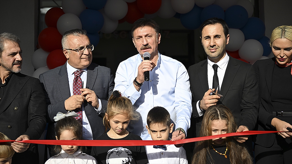 Bahçelievler'de Fahrettin Kerim Akyazıcı Anaokulu, Kadın Gelişim Ve Gençlik Merkezi Açıldı