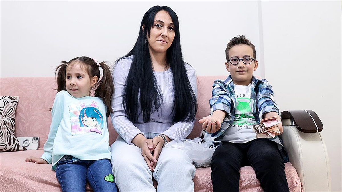 Minik Barlas Forma Almak İçin Biriktirdiği Parayı Gazzeli Kardeşlerine Gönderecek