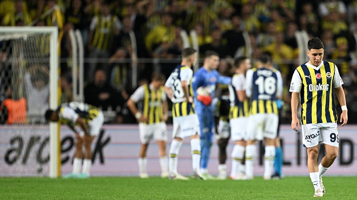 Fenerbahçe Galibiyet Serisinin Ardından 3 Maçtır Kazanamıyor