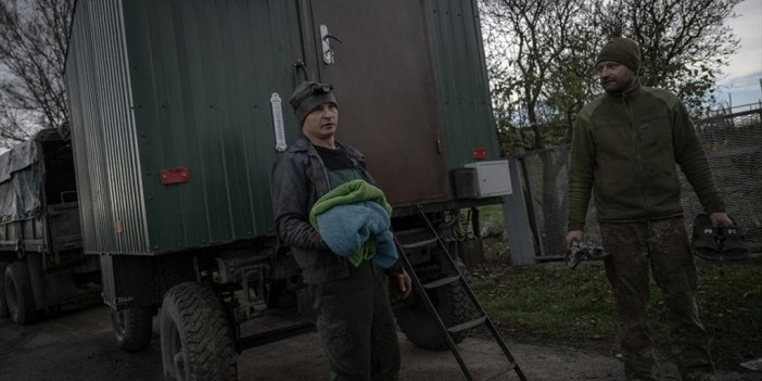 Ukrayna'da Cephedeki Askerlerin Yıkanma İhtiyacı Mobil Banyolarla Karşılanıyor