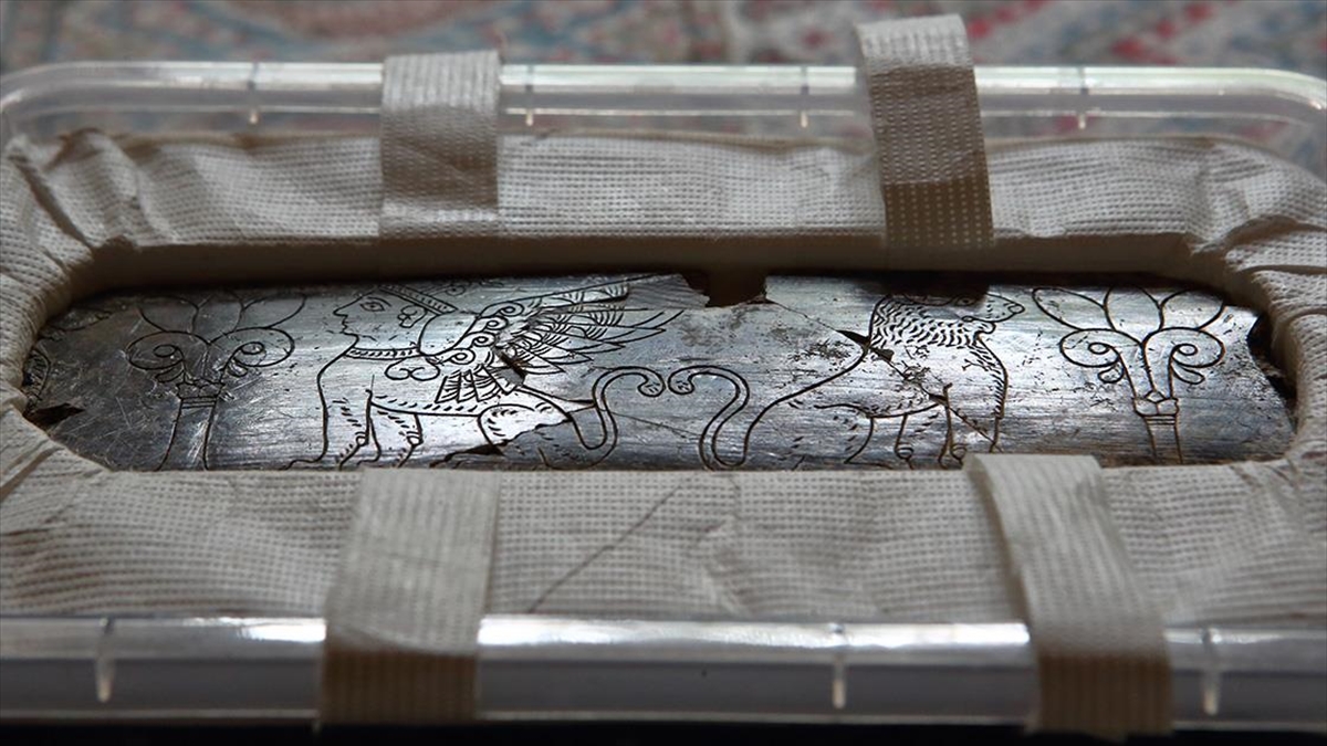 Hattuşa Antik Kenti'nde Fil Dişinden Yapılmış 2 Bin 800 Yıllık Süsleme Parçası Bulundu