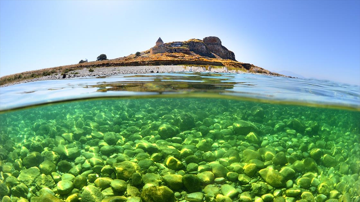 Dalgıçlar, Van Gölü'nün Yıllar Önce Yükselmesiyle Su Altında Kalan Antik Yolda Yürüdü