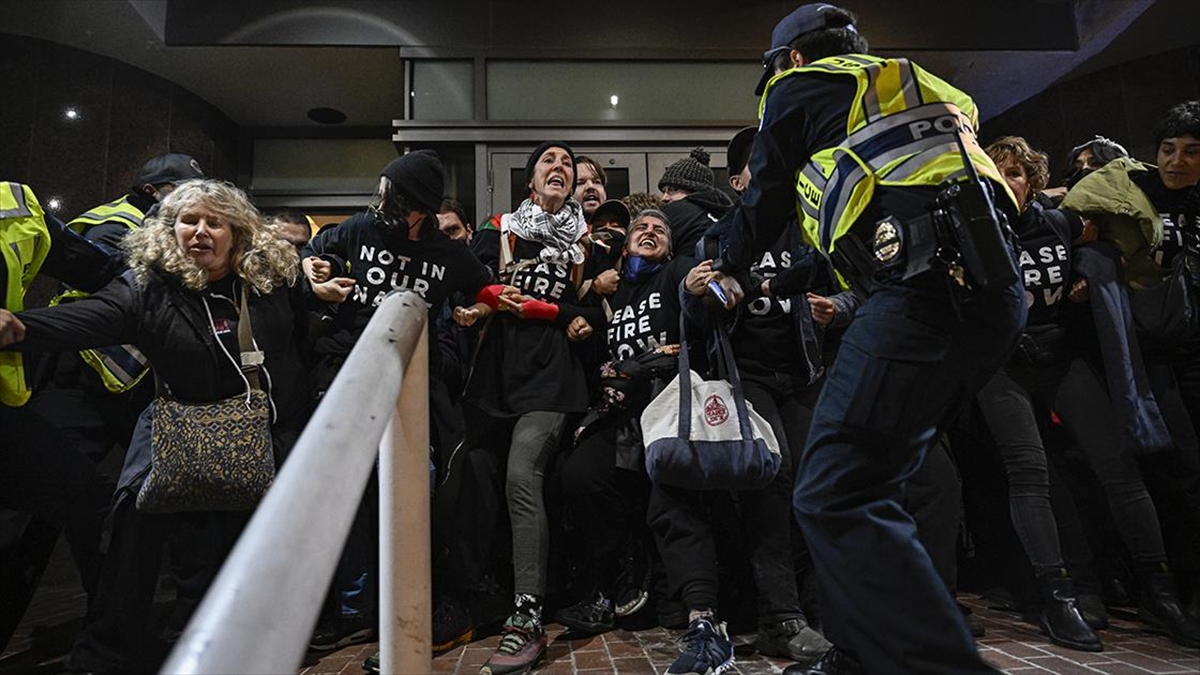 Abd Kongre Binası Yakınındaki Gazze'ye Destek Gösterisine Polis Müdahale Etti