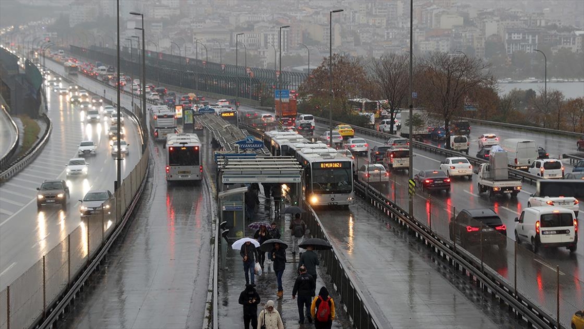 İstanbul'da Hafta Sonu İçin Sağanak Uyarısı