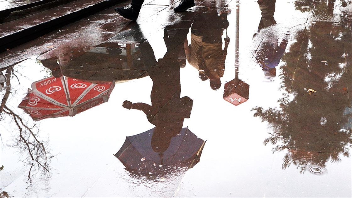 Yağışlı Havanın Etkisine Giren Yurtta Sıcaklıklar 6-10 Derece Düşecek