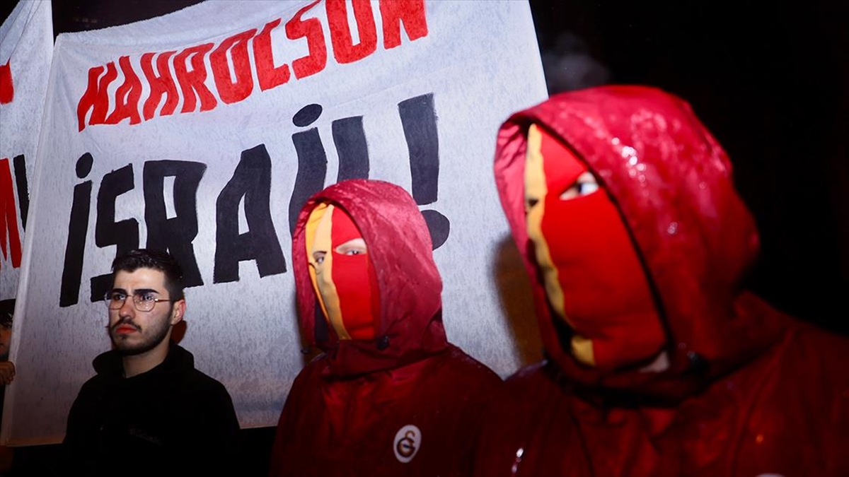 Futbol Taraftar Gruplarından İsrail'e "Filistin" Tepkisi