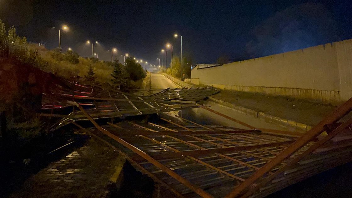 Çankırı'da Sağanak Ve Fırtına Etkili Oldu