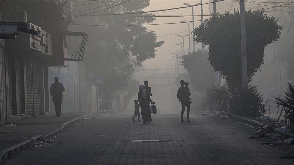 İsrail Uçakları Han Yunus Ve Nusayrat Kamplarına Bombardıman Düzenledi: 15 Ölü