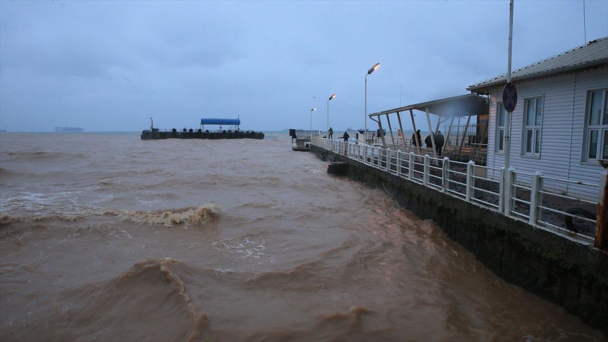 Kocaeli, Bartın, Sakarya Ve Düzce'de Sağanak Ve Kuvvetli Rüzgar Hayatı Olumsuz Etkiliyor