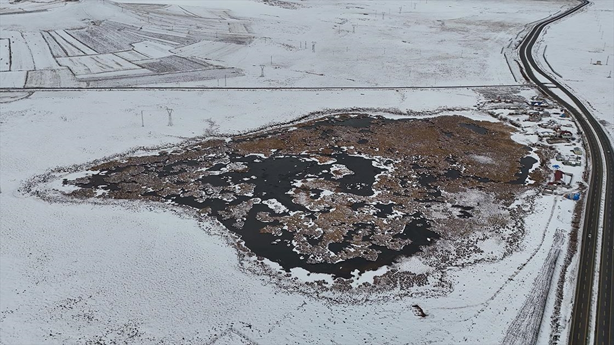 Kars'ta 2 Bin 237 Rakımdaki Çalı Gölü'nün Büyük Bölümü Buzla Kaplandı