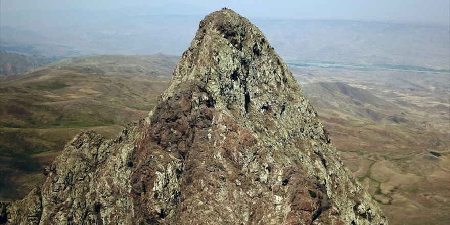 Dağ Zirvesinde Nikah Töreni