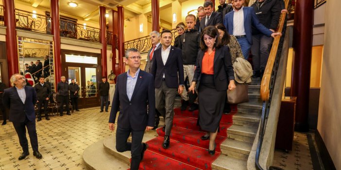 Özgür Özel Pervin Buldan ile kürtçe opera izledi